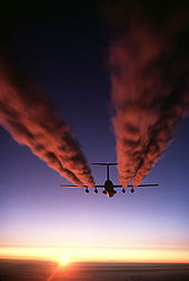 Airplane Picture - A C-141 Starlifter leaves a vapor trail over Antarctica