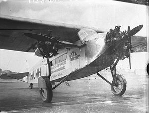 Warbird Picture - VH-UMH as New England Airways' City of Grafton