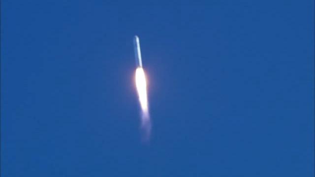 Airplane Picture - SpaceX Falcon 9 launch with COTS Demo Flight 1