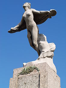 Aviation History - Statue in honor of Lindbergh, Nungesser and Coli at Paris - Le Bourget Airport