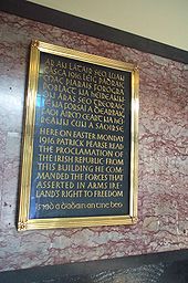 World War 1 Picture - A plaque commemorating the Easter Rising at the General Post Office, Dublin, with the Irish text in Gaelic script, and the English text in regular Latin script