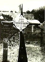 World War 1 Picture - The cross, made from the propeller of an S.E.5, marking Dallas's grave