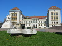 World War 1 Picture - University of Medicine and Pharmacy and the Union Monument