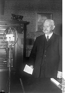 World War 1 Picture - Hindenburg at a radio microphone, January 1932