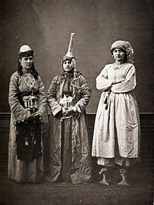 World War 1 Picture - Three Damascene women; lady wearing qabqabs, a Druze, and a peasant, 1873