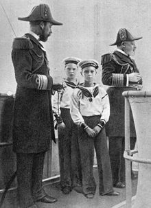 World War 1 Picture - Four kings: King Edward VII (far right), his son George, Prince of Wales, later George V (far left), and grandsons Edward, later Edward VIII (rear), and Albert, later George VI (foreground), c. 1908.