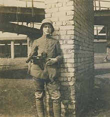 World War 1 Picture - German soldier with MP 18, 1918.