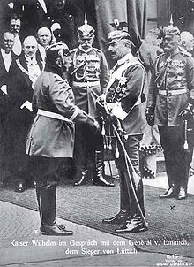 World War 1 Picture - Emperor Wilhelm in conversation with the victor of Lixge, General Otto von Emmich; in the background the generals Hans von Plessen (middle) and Moriz von Lyncker (right).