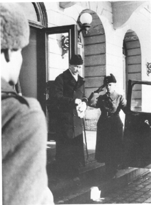 World War 1 Picture - Mannerheim leaves the President's Residence in Helsinki on 4 March 1946 after his short presidency.