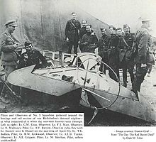 World War 1 Picture - Australian airmen with Richthofen's triplane, 425/17, after it was dismembered by souvenir hunters