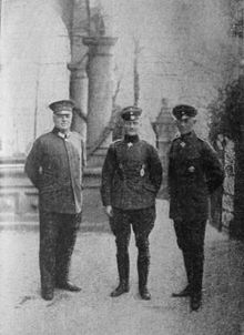 World War 1 Picture - Von Richthofen (centre) with Hermann Thomsen (German Air Service Chief of Staff, shown on the left) and Ernst von Hoeppner (Commanding General of the Air Service, shown on the right) at the Imperial Headquarters at Bad Kreuznach.