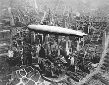 World War 1 Picture - ZR-3 USS Los Angeles over southern Manhattan