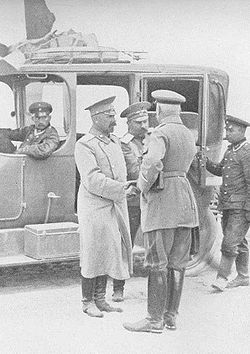 World War 1 Picture - Hermann von Francois, (with his back to the camera) is greeting the Russian General Klujew, who has been taken prisoner by Francois' troops