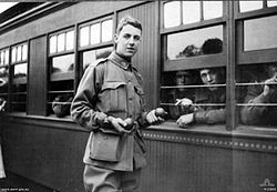 World War 1 Picture - Gunner Thomas Baker about to board a train from South Australia to Victoria for further military training