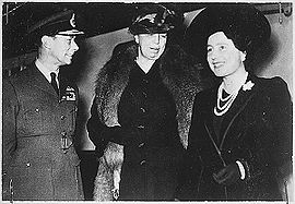 World War 1 Picture - Eleanor Roosevelt (centre), King George VI and Queen Elizabeth in London, 23 October 1942