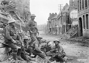 World War 1 Picture - 1 September 1918, Pronne (Somme). A machine gun position established by the Australian 54th Battalion during its attack on German forces in the town.