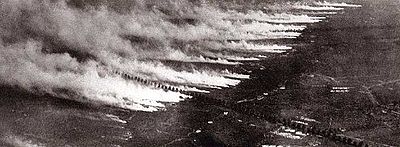 World War 1 Picture - A poison gas attack using gas cylinders in World War I.